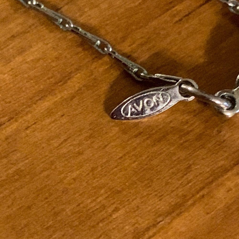 Vintage Avon necklaces.  Two of the same but one missing large stone - Picture 3 of 4